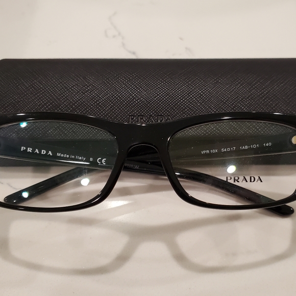 Prada Frame - Picture 1 of 4